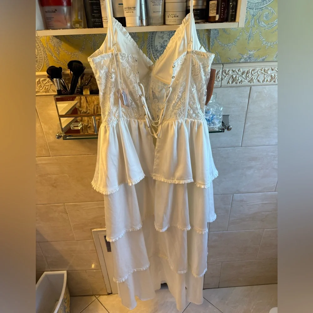 V. Chapman White Lace Tiered Wedding Dress - Picture 7 of 7